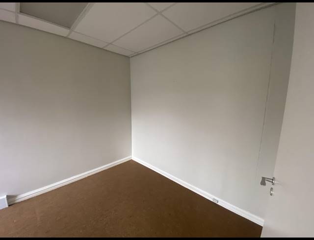 48M² OFFICE TO LET IN STEENBERG